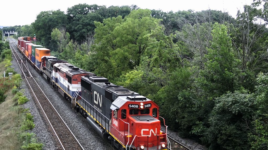 CN Rail lowers earnings expectations, cuts outlook amid trade volatility