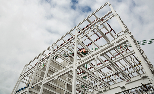 Aluminum&rsquo;s high strength-to-weight ratio results in buildings that weigh one-third of those made of steel.
