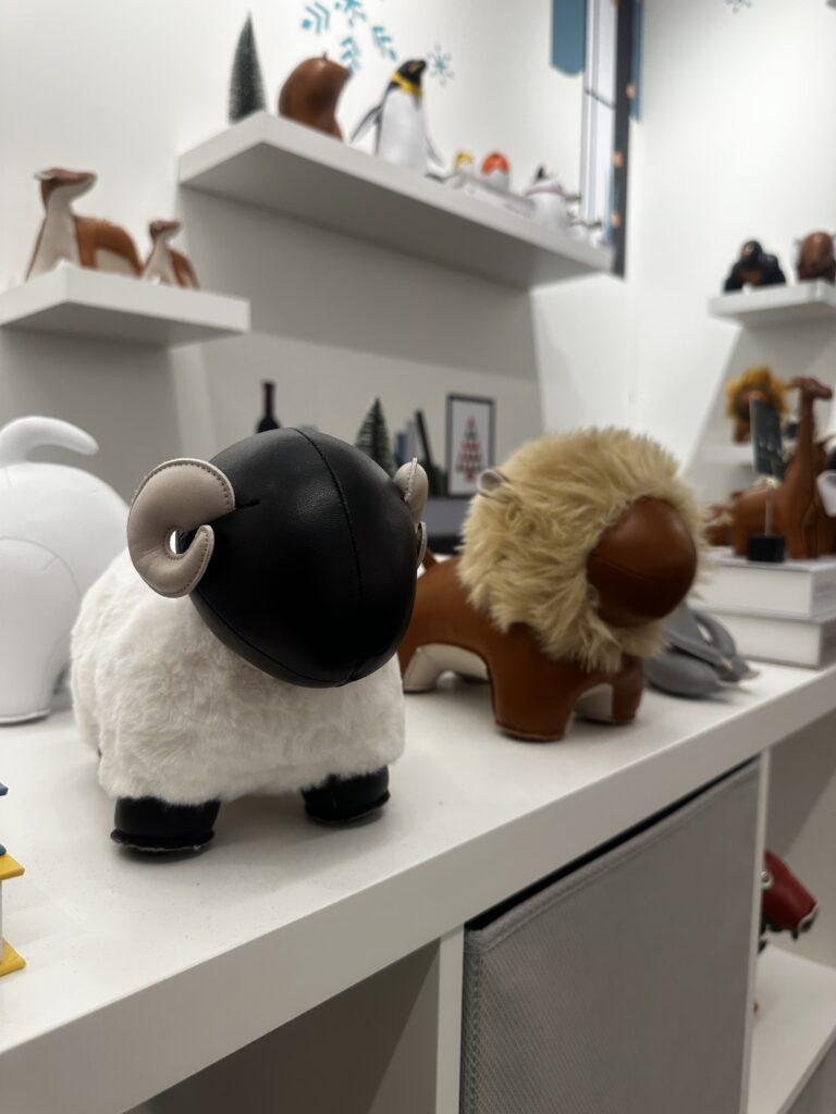 Zuny animal paperweights