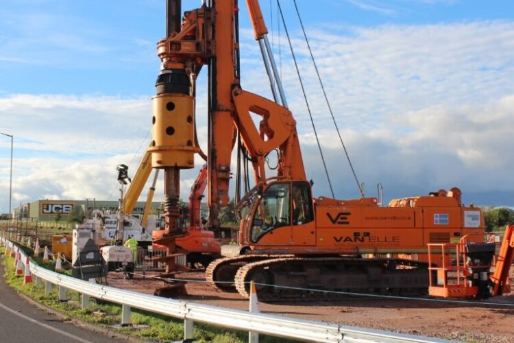 Van Elle issues another profit warning