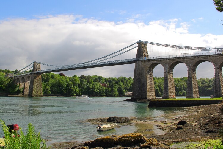 Bolt fears close Menai Suspension Bridge