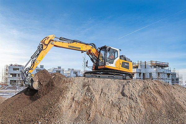 Liebherr&rsquo;s R 920 G8-E offers operating time of six to eight hours without intermediate charging and a futuristic operator&rsquo;s cab with large windows and ergonomic comfort.