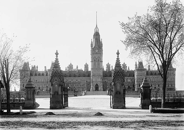Gatekeepers: Restoring Parliament Hill’s heritage Queen’s Gates