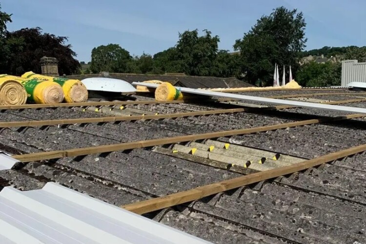 Roofer impaled by fall