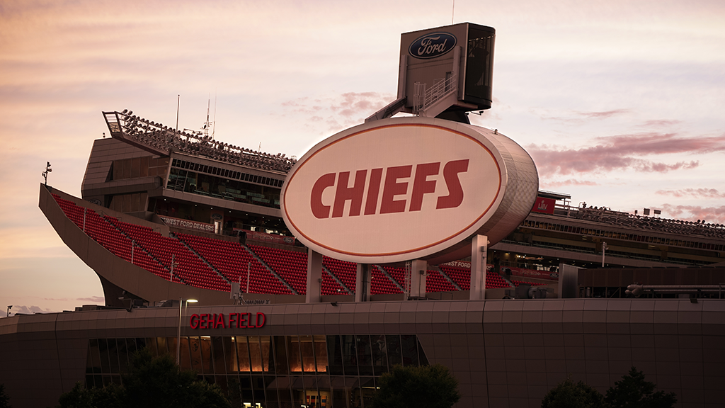 Chiefs’ move to Kansas leaves Missouri fans heartbroken over another NFL franchise leaving