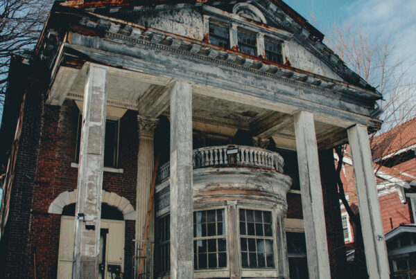 A Deteriorating Mansion, for Sale Again, Fascinates Brooklyn