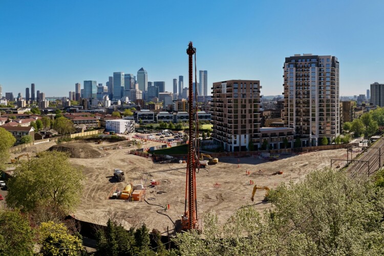 Van Elle goes deeper