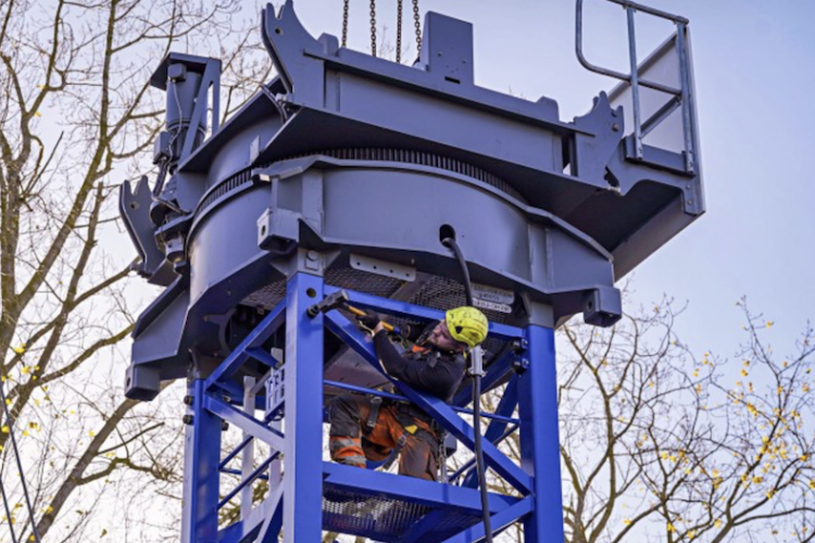 City Lifting erects the UK’s first 195 HC-LH