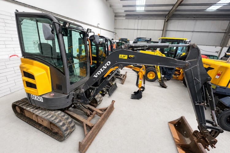 Excavator stolen using fraudulent company details Excavator stolen using fraudulent company details