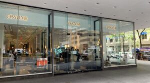 Frato’s 2026 collection draws on global city life with earth tones and mixed materials Frato’s 2026 collection draws on global city life with earth tones and mixed materials