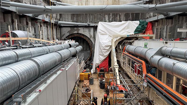 The twin subway tunnel project started at the tunnel launch shaft, a deep reinforced structure, east of Exhibition Station. With six deep underground stations, one major at-grade station and 6.7 kilometres of twin-bored tunnels, the level of complexity sets the project apart from most international subway projects.