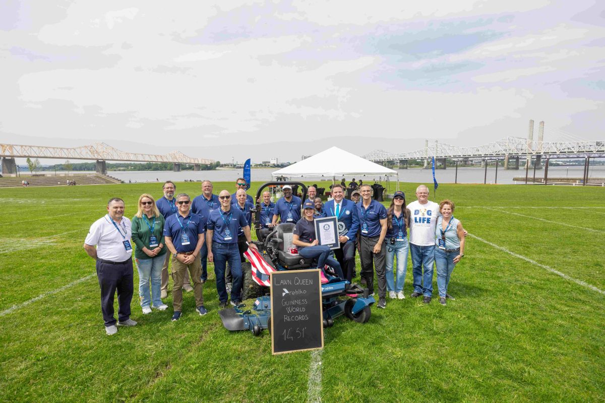 Guiness World Records Set at TurfMutt Great Lawn in Louisville’s Waterfront Park