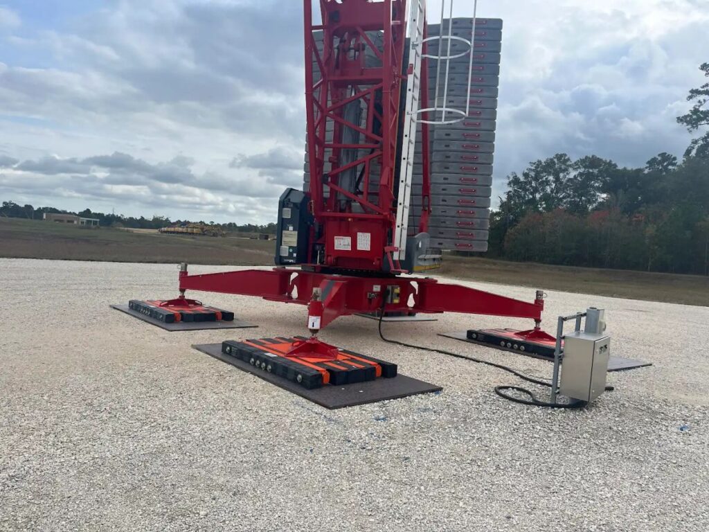 IUOE Sets Up Self-Erecting Tower Crane On DICA EcoMax Crane Pads