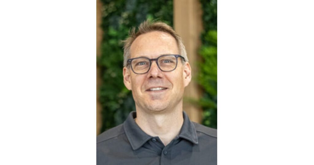 John Deere Power Systems Announces Retirement of Pierre Guyot, Appointment of Gregor Sueck