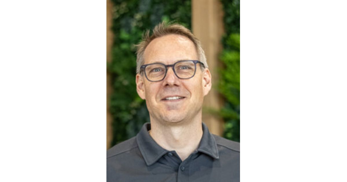 John Deere Power Systems Announces Retirement of Pierre Guyot, Appointment of Gregor Sueck