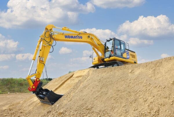 Komatsu UK starts building new excavator Komatsu UK starts building new excavator