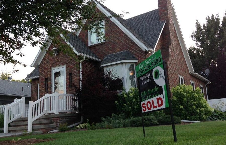 U.S. home sales flat in April as lackluster spring homebuying season lurches forward