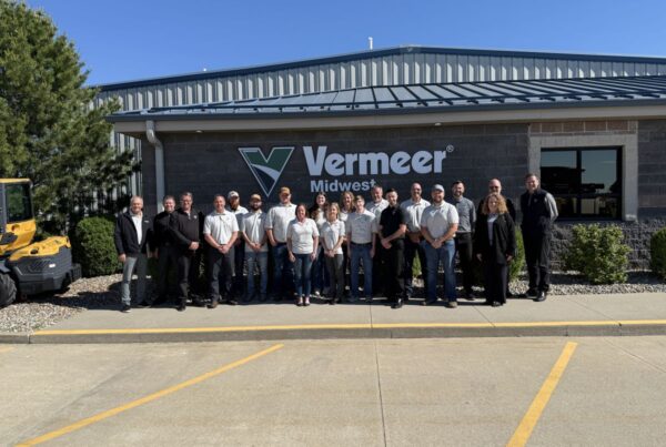 Vermeer Midwest Earns Pinnacle Award Vermeer Midwest Earns Pinnacle Award