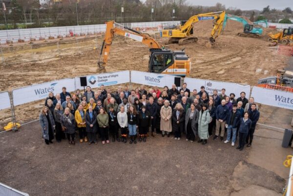 Wates extends Isle of Wight college Wates extends Isle of Wight college