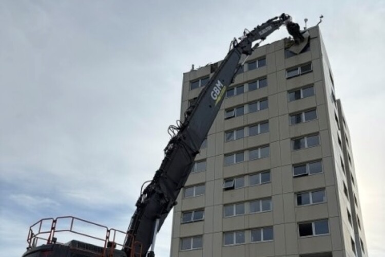 Demolition starts on Hull towers