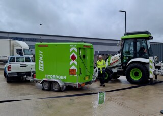 Refueling with the MHR-X75, which can carry 75kg of hydrogen at 350 bar, for a refuelling time of 10-15 minutes
