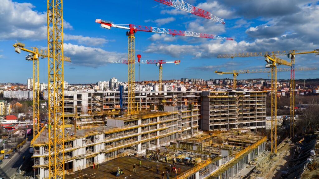 Potain Topless Cranes Coordinate Seamlessly to Create Mixed-Use Development in Serbia