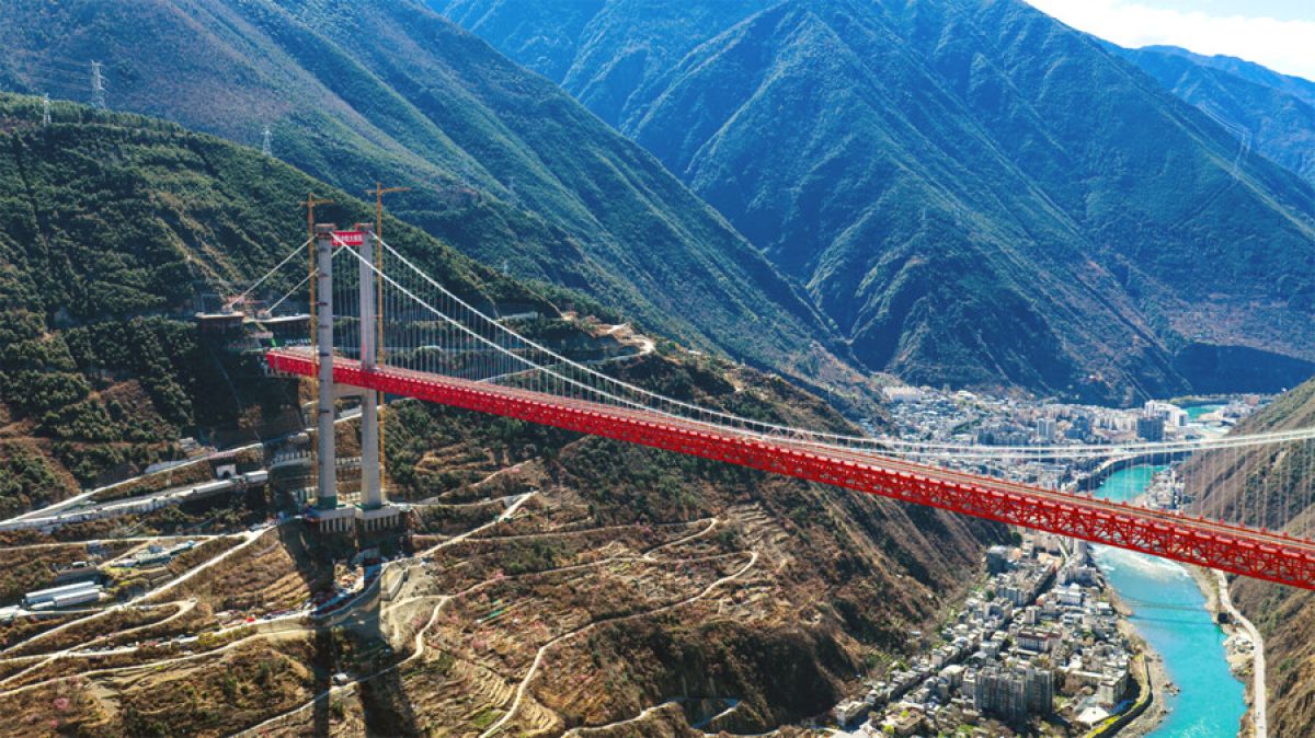 Three Potain MC 480 Tower Cranes Power Construction of Luding Dadu River Bridge in China
