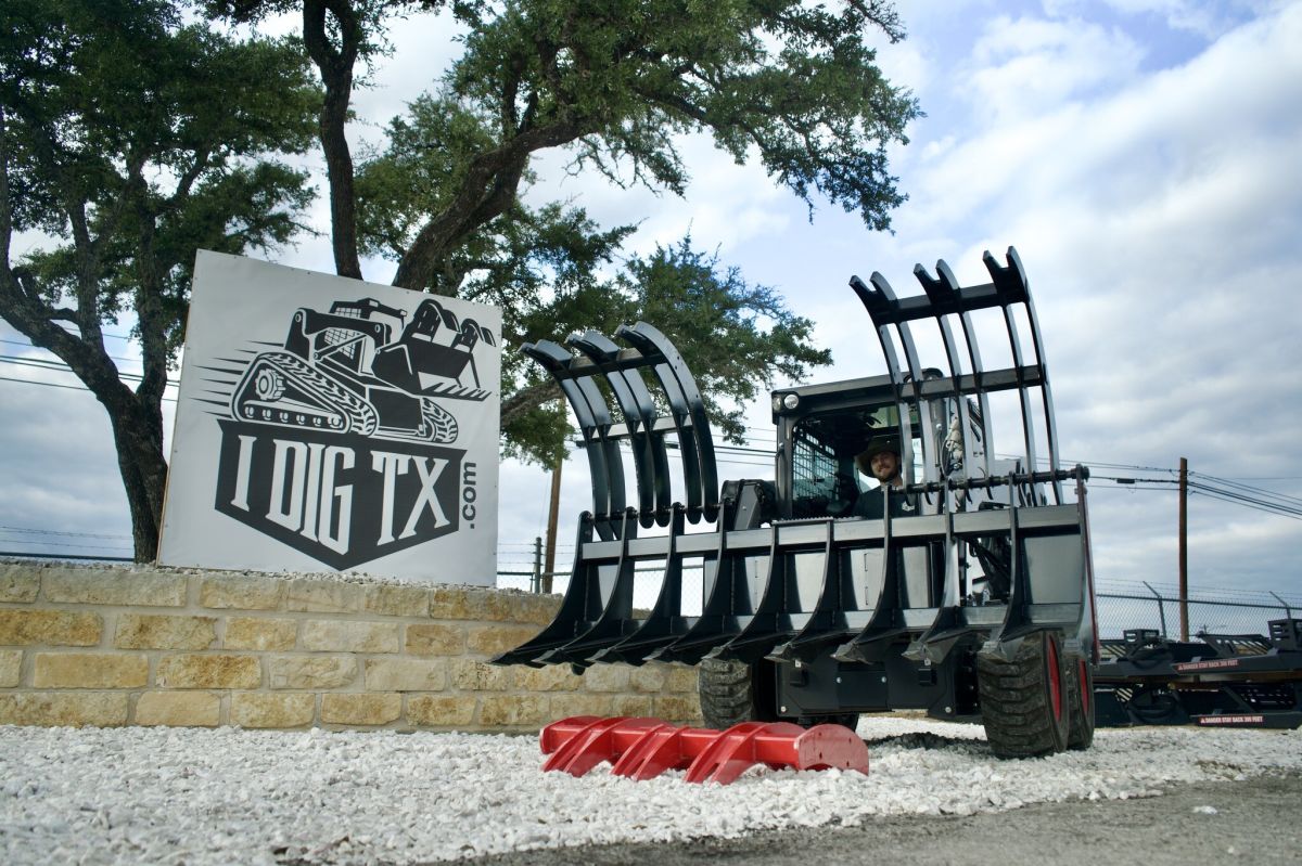 VIDEO: I Dig Texas Offers King Kong Brush Grapple