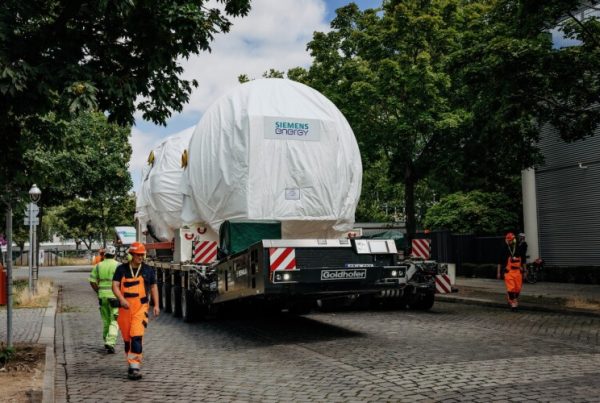 Electric power pack drives 430t turbine transport Electric power pack drives 430t turbine transport