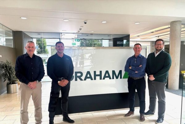 Graham signs up with MukAway Graham signs up with MukAway