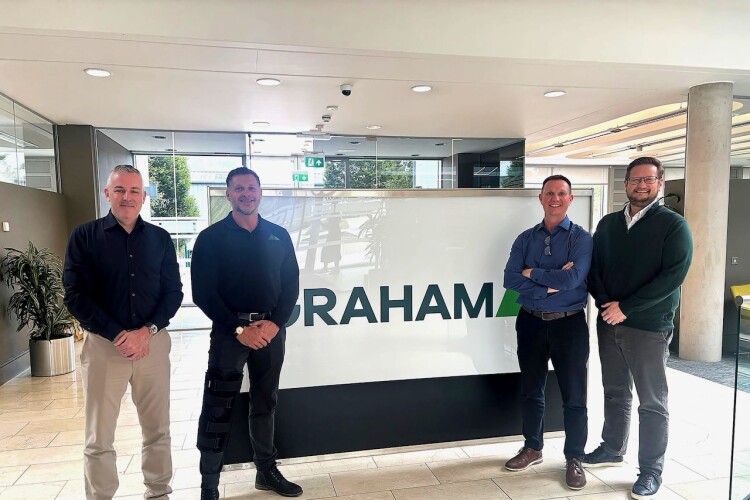 Graham signs up with MukAway