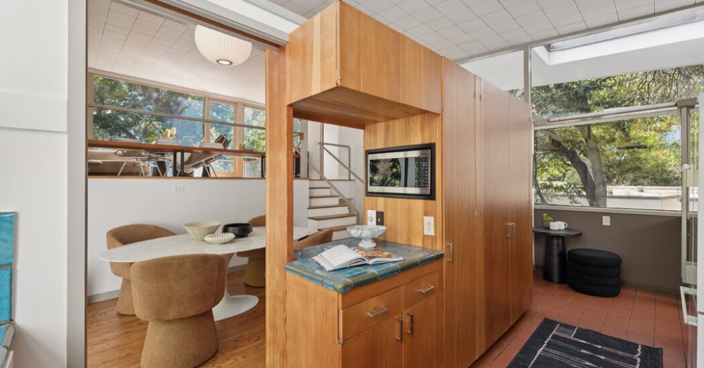 In Berkeley, Calif., a Pioneering Modernist Home for .425 Million