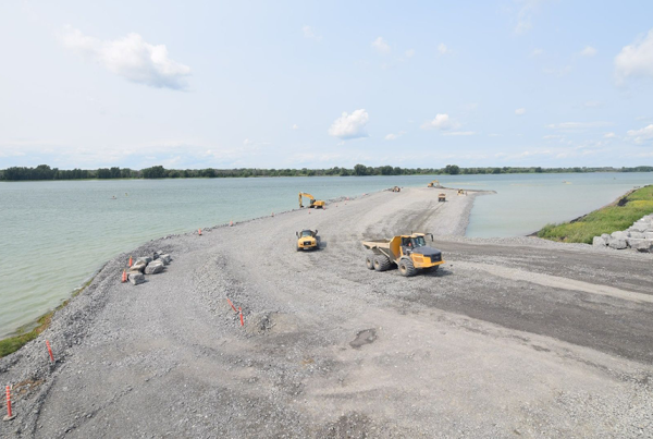 Port of Montreal expansion milestone: In-water works underway Port of Montreal expansion milestone: In-water works underway