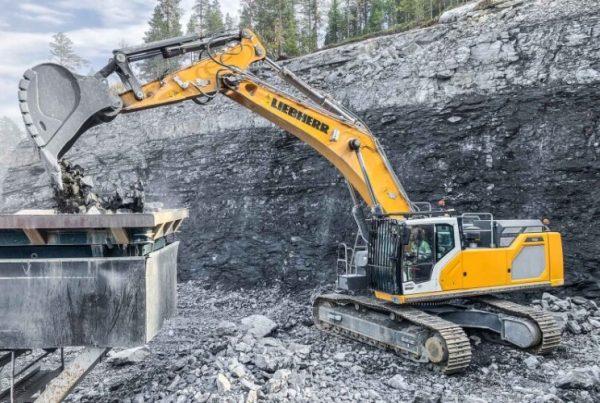 Liebherr unveils 50t crawler excavators