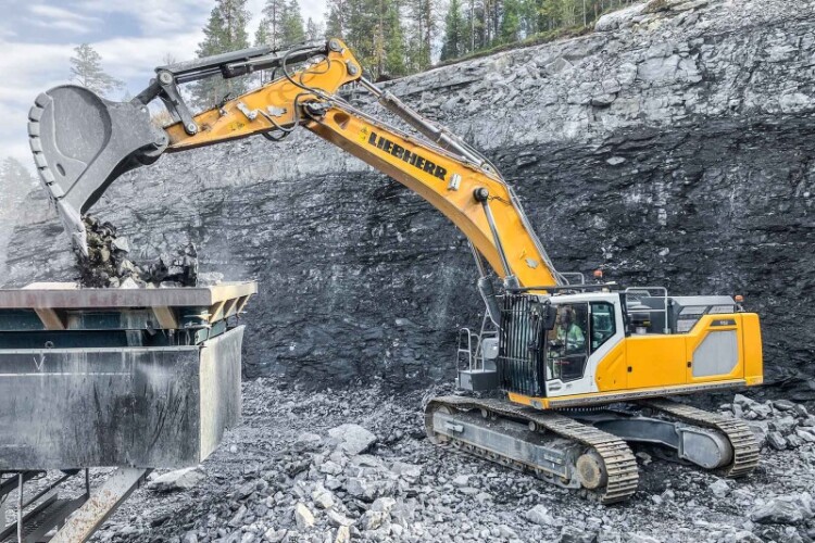 Liebherr unveils 50t crawler excavators