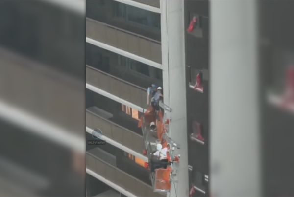 VIDEO: Platform holding workers swings uncontrollably as wicked storm rips through Toronto VIDEO: Platform holding workers swings uncontrollably as wicked storm rips through Toronto