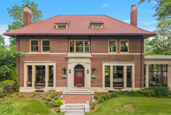 Which .3 Million Home Would You Choose? Which .3 Million Home Would You Choose?